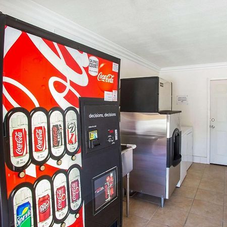 Rodeway Inn Adelanto Us 395 Экстерьер фото