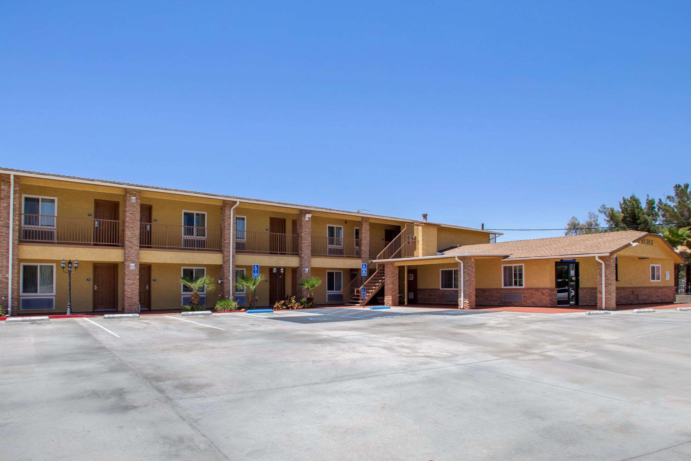 Rodeway Inn Adelanto Us 395 Экстерьер фото