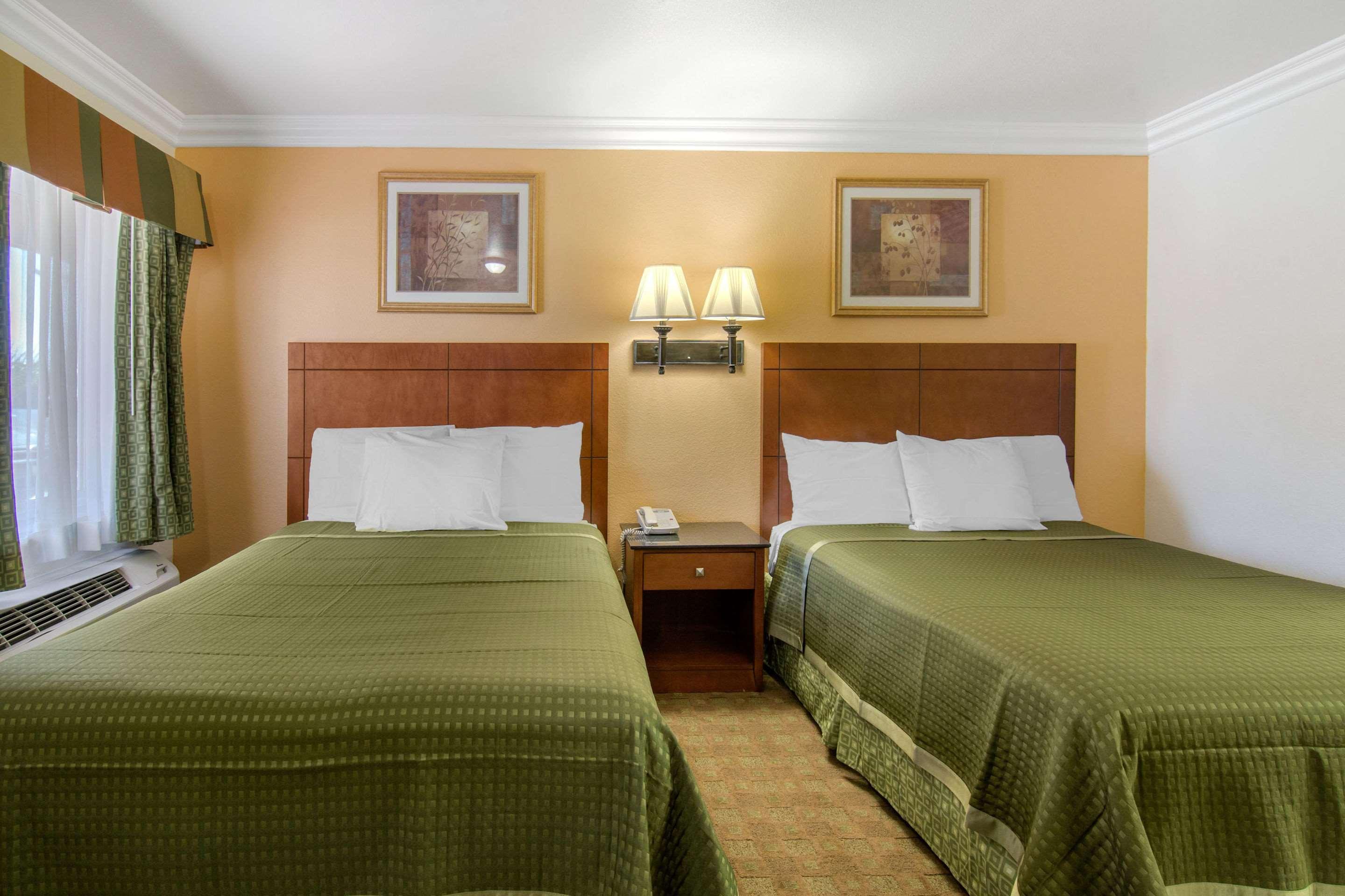 Rodeway Inn Adelanto Us 395 Экстерьер фото