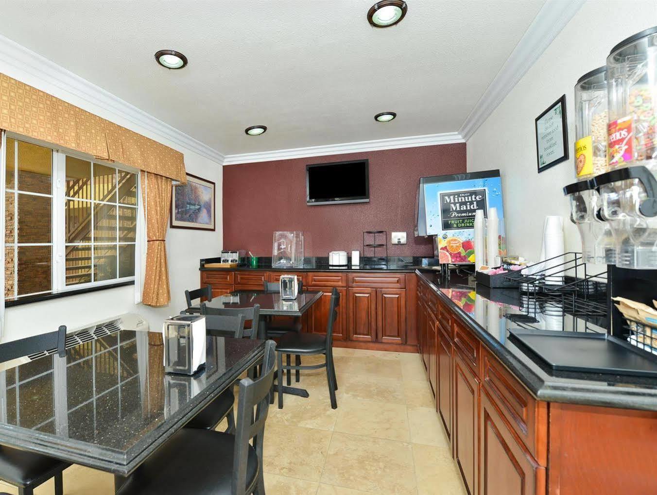 Rodeway Inn Adelanto Us 395 Экстерьер фото
